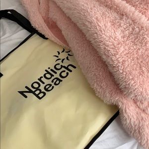 pink nordic beach sherpa